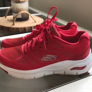 Skechers ArchFit 7.5